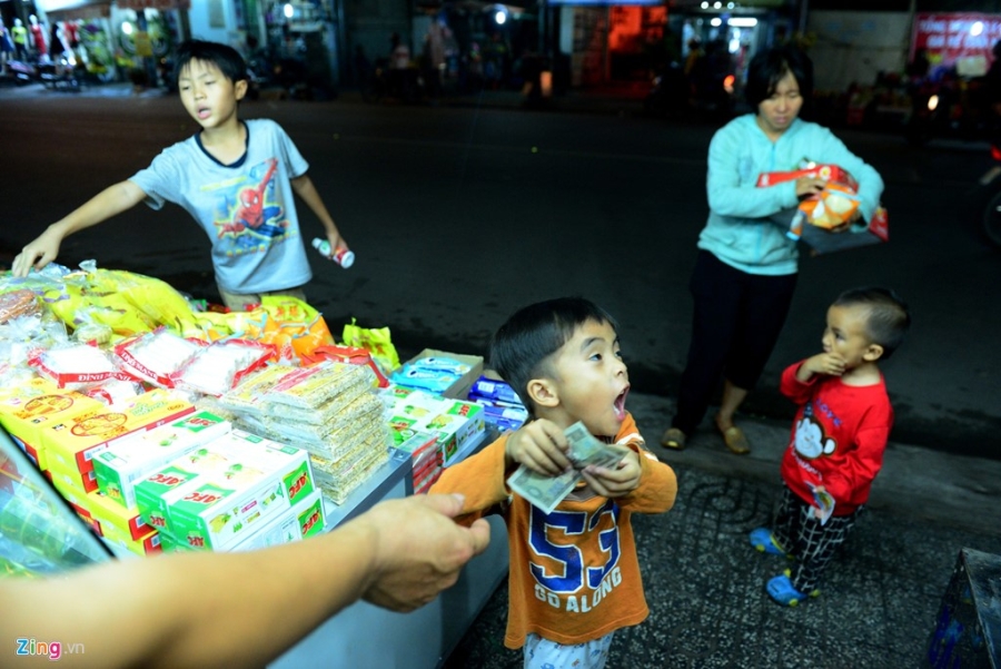 Nguoi me cho 3 con trai di nhat ve chai muu sinh hinh anh 8