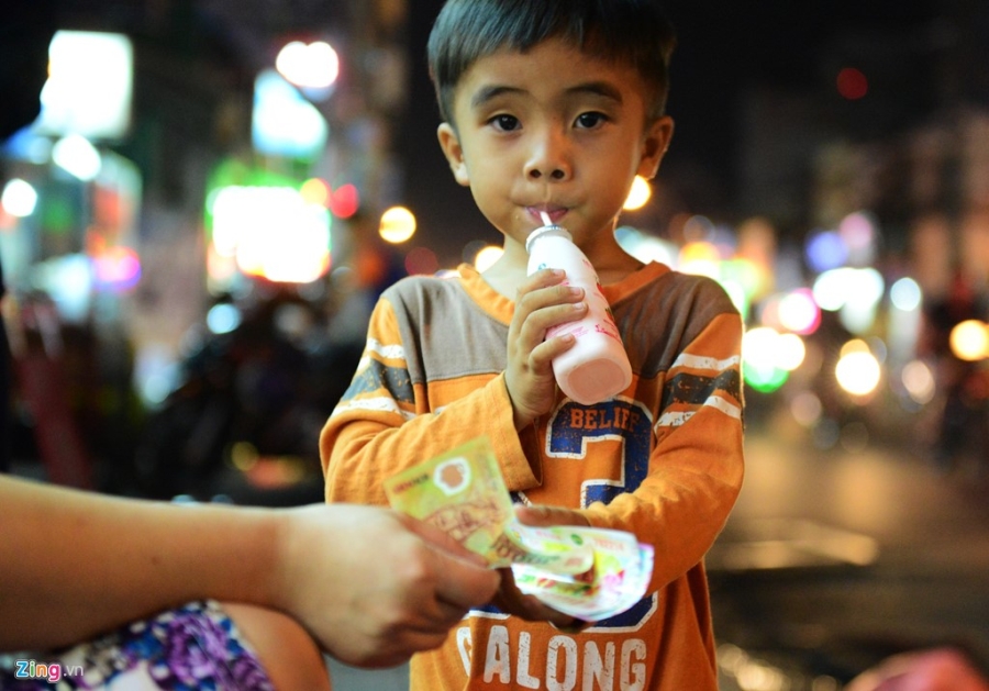 Nguoi me cho 3 con trai di nhat ve chai muu sinh hinh anh 11