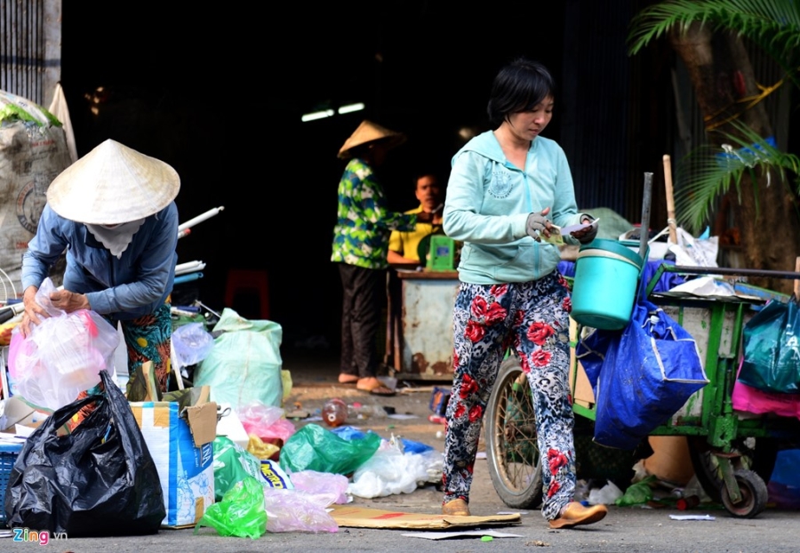 Nguoi me cho 3 con trai di nhat ve chai muu sinh hinh anh 14