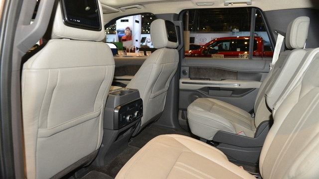 Ngắm SUV 8 chỗ Ford Expedition 2018 bằng xương, bằng thịt - Ảnh 12.