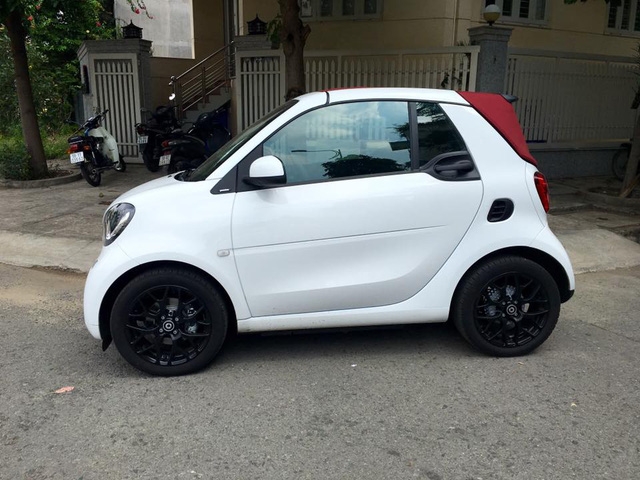 Chiêm ngưỡng bé hạt tiêu Smart ForTwo Cabriolet 2016 hơn 1 tỷ Đồng tại Việt Nam - Ảnh 3.