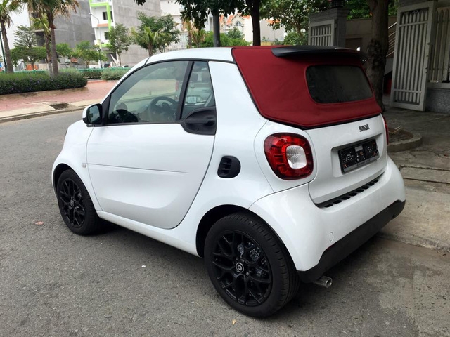 Chiêm ngưỡng bé hạt tiêu Smart ForTwo Cabriolet 2016 hơn 1 tỷ Đồng tại Việt Nam - Ảnh 4.