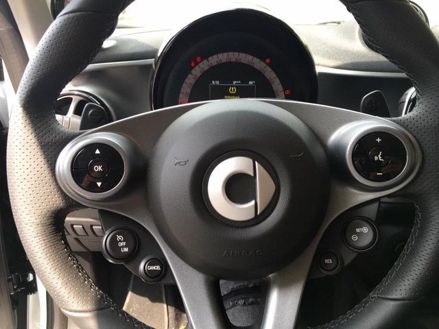 Chiêm ngưỡng bé hạt tiêu Smart ForTwo Cabriolet 2016 hơn 1 tỷ Đồng tại Việt Nam - Ảnh 9.