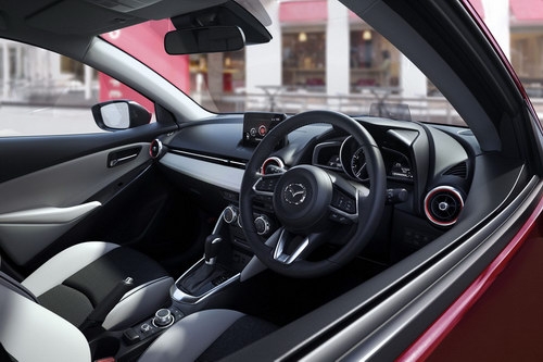Mazda CX-3 2017 có giá từ 708 triệu đồng - 4