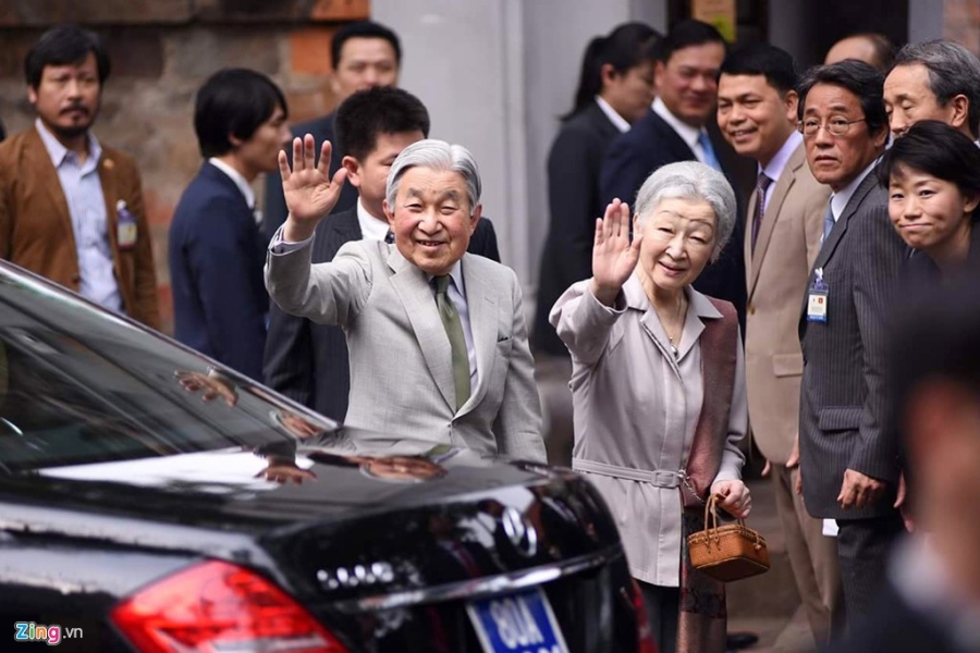 Nha vua va Hoang hau Nhat tham Van Mieu - Quoc Tu Giam hinh anh 3