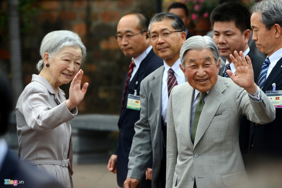 Nha vua va Hoang hau Nhat tham Van Mieu - Quoc Tu Giam hinh anh 8