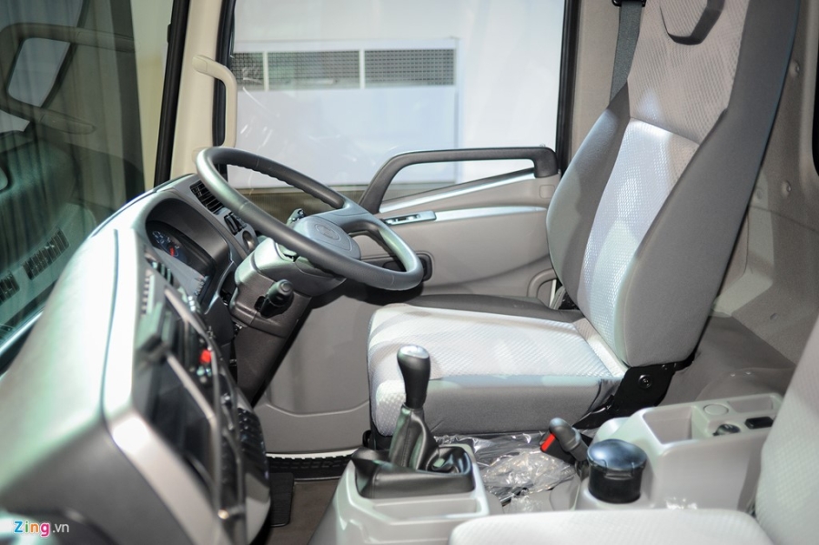 UD Trucks ra mat xe tai so tu dong, ban tai Viet Nam quy III hinh anh 4