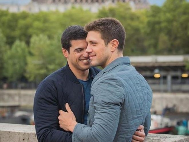 Nam ca si 'A shoulder to cry on' tu tu o tuoi 46 hinh anh 2