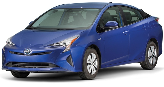  Xe hybrid cỡ nhỏ: Toyota Prius - Thế hệ thứ tư của Toyota Prius ghi điểm nhờ mức tiêu thụ nhiên liệu ấn tượng - 4,52 lít/100 km, theo kết quả thử nghiệm của Consumer Reports. Bên cạnh đó là độ tin cậy cao và nhiều trang bị an toàn. 
