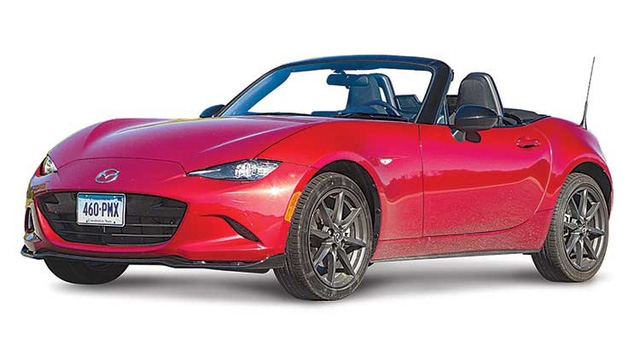  Xe thể thao: Mazda MX-5 Miata - Theo Consumer Reports, mẫu xe thể thao này cho cảm giác lái rất thú vị, với trang bị đặc trưng là động cơ đặt trước, hệ dẫn động cầu sau, trọng lượng nhẹ và vận hành dứt khoát. 