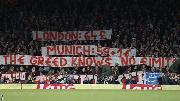 CDV Bayern dong loat nem giay ve sinh phan doi Arsenal hinh anh 6