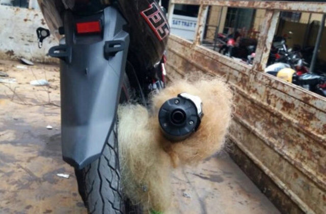  Lực lượng CSGT Công an thành phố Thanh Hóa tái sử dụng biện pháp dùng súng bắn lưới bắt quái xế 