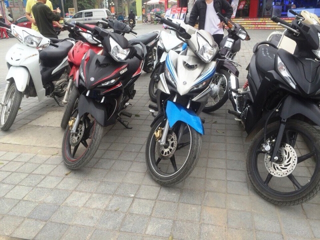  Mỗi ngày lực lượng CSGT xử lý được hàng chục phương tiện vi phạm bằng hình thức bắn lưới. 