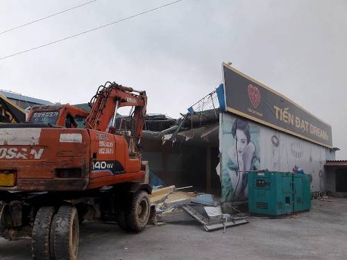 cua-hang-chi-ban-cho-nguoi-trung-quoc-khoa-cua-do-bien-hieu-1