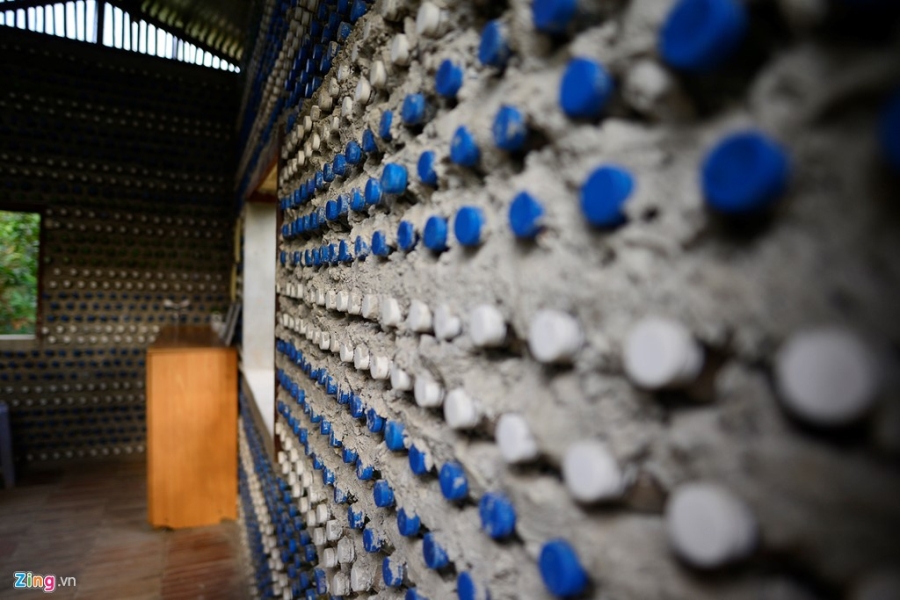 Ngoi nha ky la o Ha Noi duoc lam tu 8.800 vo chai nhua hinh anh 5