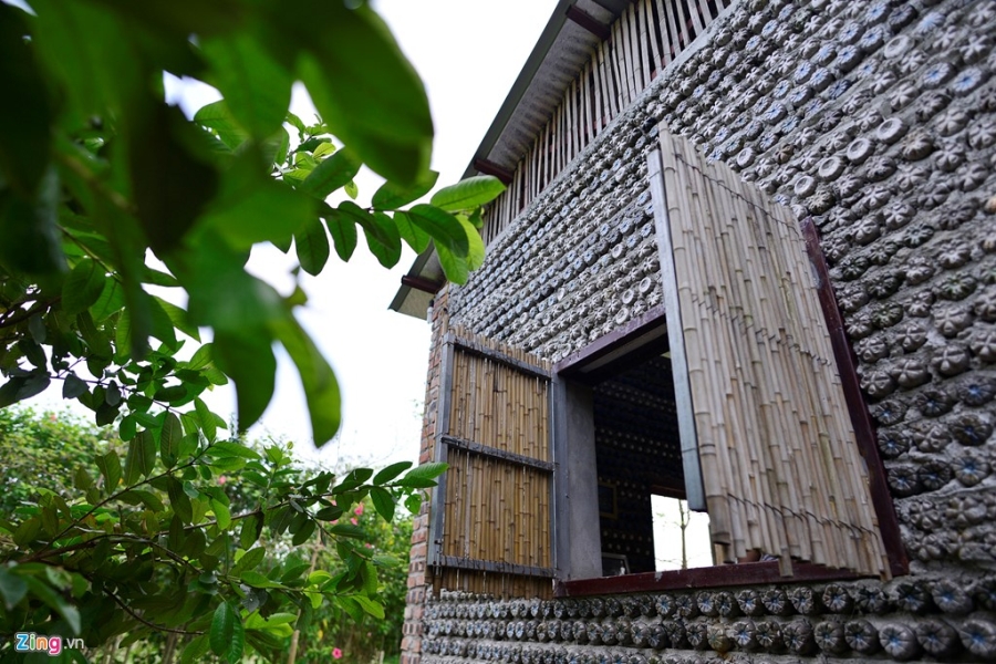 Ngoi nha ky la o Ha Noi duoc lam tu 8.800 vo chai nhua hinh anh 12