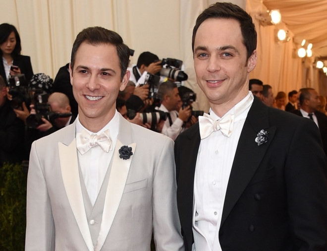 Sao nam truyen hinh dat gia nhat the gioi bi mat ket hon dong gioi hinh anh 1