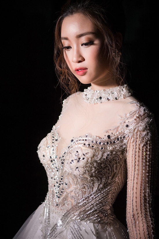 sung sot nhung chiec vay cua my nhan viet duoc mua cao ngat nguong hinh anh 2