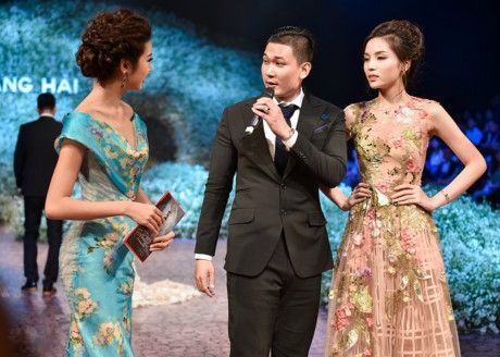 sung sot nhung chiec vay cua my nhan viet duoc mua cao ngat nguong hinh anh 6