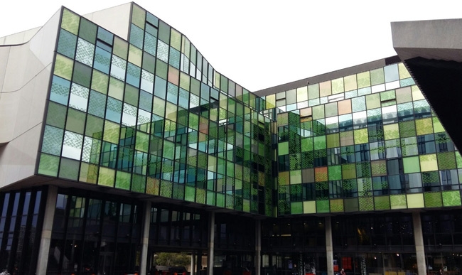 ve dep choang ngop cua truong dh lau doi nhat nuoc uc hinh anh 12