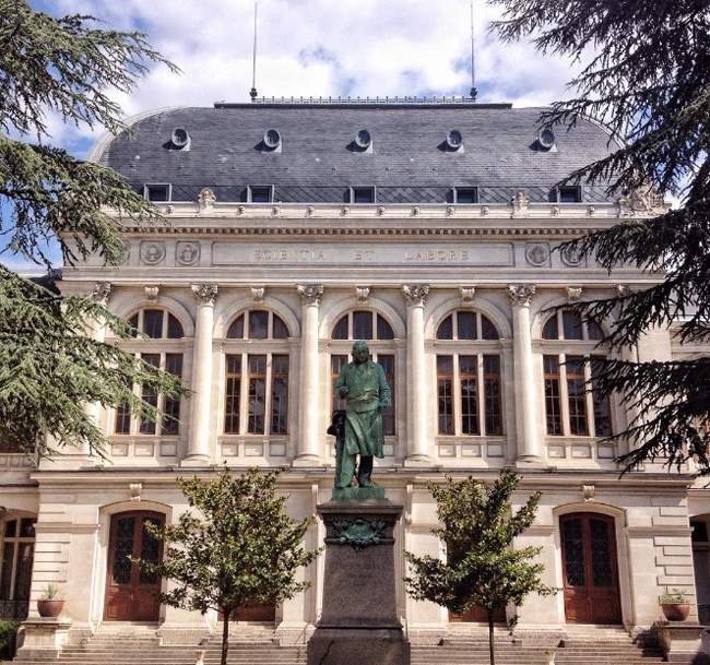 10 truong dai hoc dep nhat xu so cua tinh yeu, nuoc phap hinh anh 2