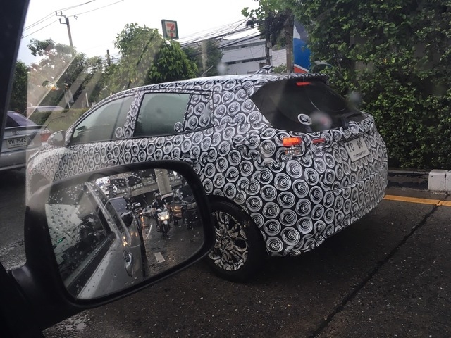 Toyota Yaris L 2017 với thiết kế khác xe ở Việt Nam trình làng - Ảnh 8.