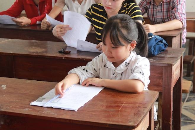 Nữ sinh cao 1,16m, mặt như học sinh tiểu học đi thi THPT Quốc gia - Ảnh 2. Nữ sinh cao 1,16m, mặt như học sinh tiểu học đi thi THPT Quốc gia - Ảnh 2.