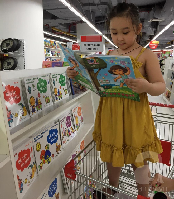 Đi tìm bé gái làm náo loạn phố đi bộ Hồ Gươm với màn nhảy “Bống bống bang bang” - Ảnh 1. Đi tìm bé gái làm náo loạn phố đi bộ Hồ Gươm với màn nhảy “Bống bống bang bang” - Ảnh 1.