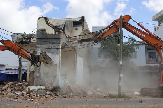 Đã phá bỏ hoàn toàn căn nhà cuối cùng trên Quốc lộ 51B - Ảnh 2. Đã phá bỏ hoàn toàn căn nhà cuối cùng trên Quốc lộ 51B - Ảnh 2.