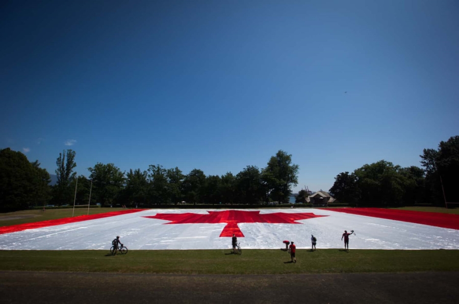 Canada xep hinh la phong khong lo ky niem 150 nam Quoc khanh hinh anh 2