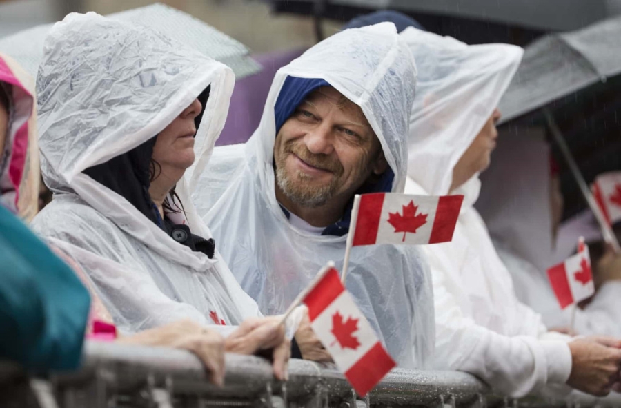 Canada xep hinh la phong khong lo ky niem 150 nam Quoc khanh hinh anh 5