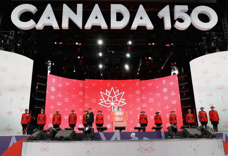 Canada xep hinh la phong khong lo ky niem 150 nam Quoc khanh hinh anh 8