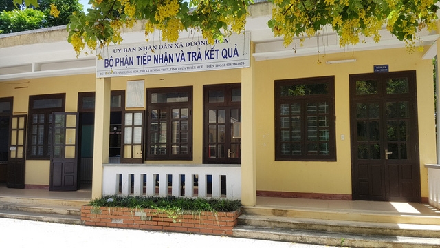 Phòng Phó Chủ tịch đóng cửa, Bộ phận Tiếp nhận và trả kết quả cũng hoạt động cầm chừng vì không có Chủ tịch, Phó Chủ tịch xã ký thì cũng như không