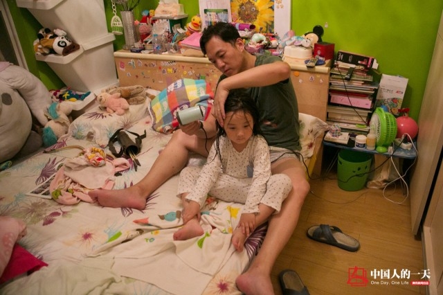 Ông bố bỏ việc may trăm bộ đầm cho con gái: “Chỉ cần có bố ở đây, con có thể là công chúa mỗi ngày” - Ảnh 11.