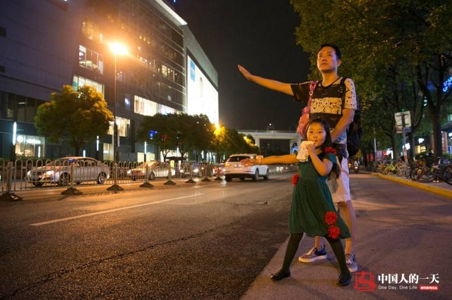 Ông bố bỏ việc may trăm bộ đầm cho con gái: “Chỉ cần có bố ở đây, con có thể là công chúa mỗi ngày” - Ảnh 12.