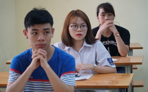 xet tuyen dh, cd 2017: lung tung vi chua co diem phuc khao hinh anh 2