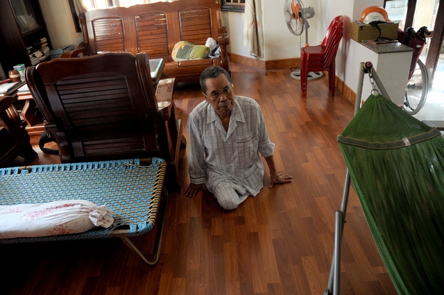  Đêm ngủ ông thường nằm nói lung tung, lâu lâu còn tự nổi nóng, vợ ông Thương tâm sự. Thiếu tá Thương hiện phải uống thuốc đều đặn mỗi ngày ở nhà. Cơ thể không lành lặn khiến việc sinh hoạt của ông gặp nhiều khó khăn. Tuy nhiên, bằng ý chí của người lính, ông đã vượt qua tất cả để sống mạnh khỏe. 