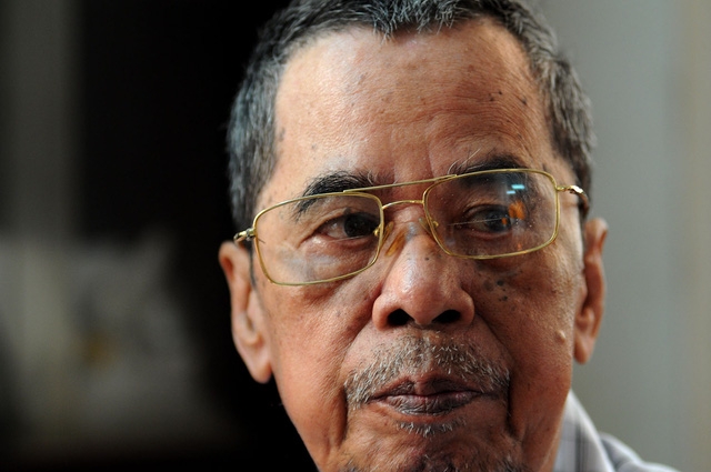  Thiếu tá Nguyễn Văn Thương thường được mời đi nhiều địa phương để kể về cuộc chiến đấu của mình cho lớp trẻ. 