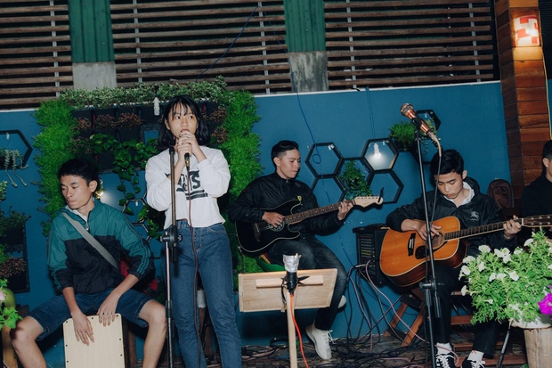 10X Tây Nguyên đốn tim dân mạng bằng loạt clip tự đệm guitar khoe giọng hát ngọt lịm - Ảnh 13.