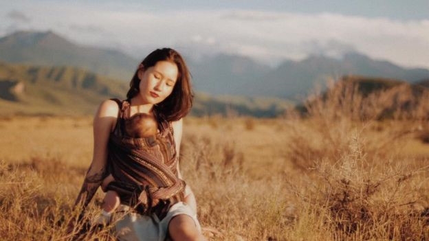 De nhat tieu thu Kyrgyzstan gay tranh cai vi anh cho con bu hinh anh 2