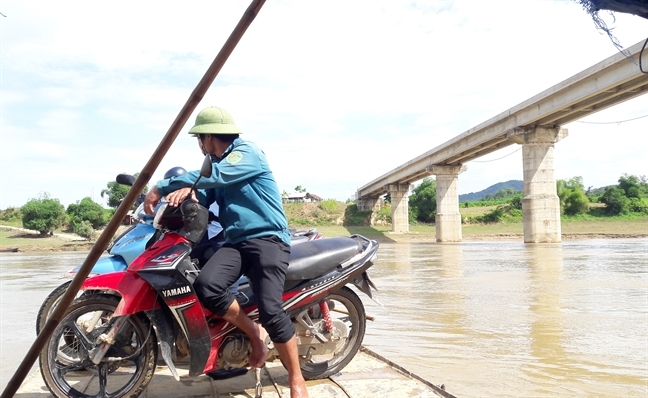 Cau hon 160 ty do dang, dan danh cuoc mang song cheo do qua song