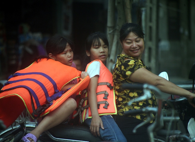 Hà Nội: cả làng cùng hùn tiền cải tạo, biến ao ô nhiễm thành bể bơi miễn phí cho trẻ em - Ảnh 14.