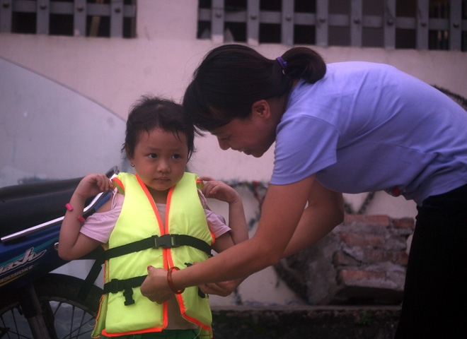 Hà Nội: cả làng cùng hùn tiền cải tạo, biến ao ô nhiễm thành bể bơi miễn phí cho trẻ em - Ảnh 15.