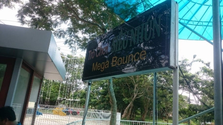 Dut cap tro choi sieu nhun tren Ho May, 1 du khach nhap vien - Anh 2