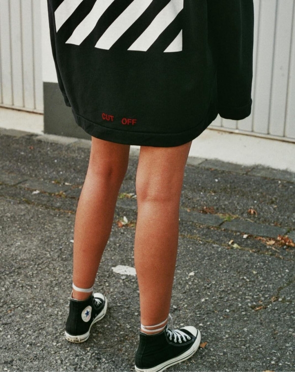 Cong thuc ket hop trang phuc cung giay sneaker hinh anh 3