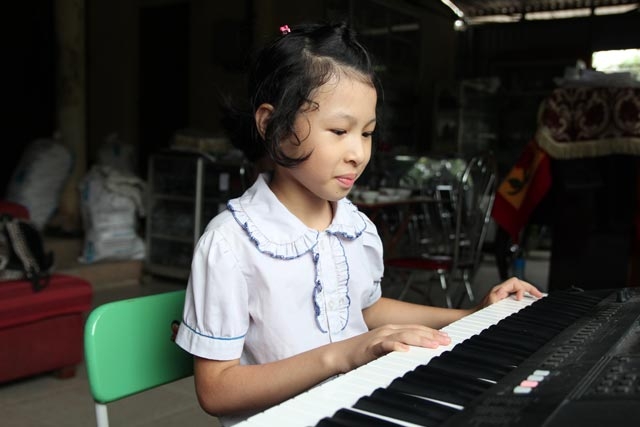 cu ong 80 lay vo 28 tuoi, sinh lien 2 con - 2