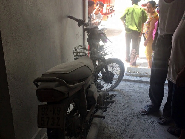 Đà Nẵng: Xe máy bất ngờ phát nổ trong khu chung cư, nhiều người hốt hoảng tháo chạy - Ảnh 2.