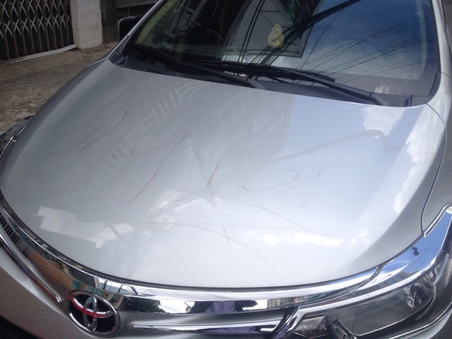 Những vết xước trên xe ô tô