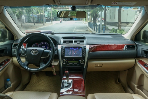 toyota-camry-2013-gia-tri-xe-nhat-tai-viet-nam-3