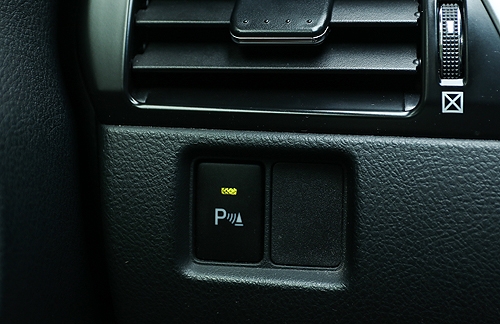 toyota-camry-2013-gia-tri-xe-nhat-tai-viet-nam-8